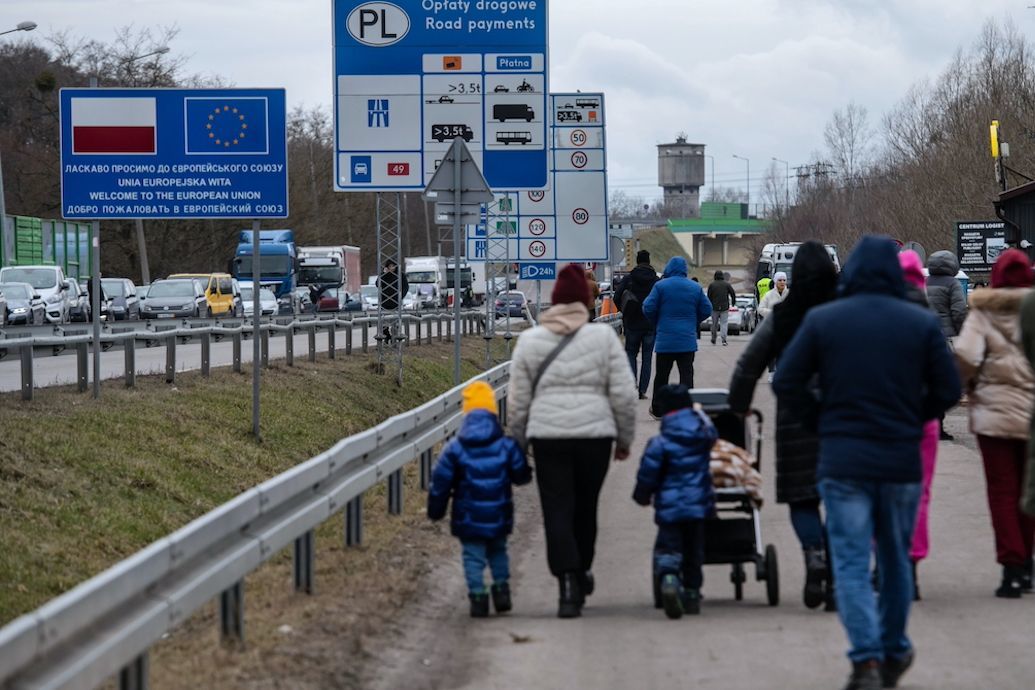 Вислати українських чоловіків із ЄС додому: оптимальна пропозиція в Польщі