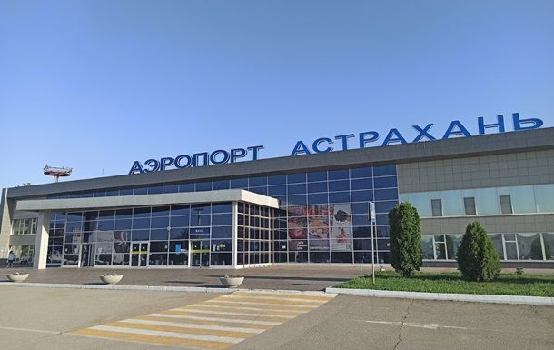 У Росії одразу два аеропорти призупинили роботу через удари безпілотників