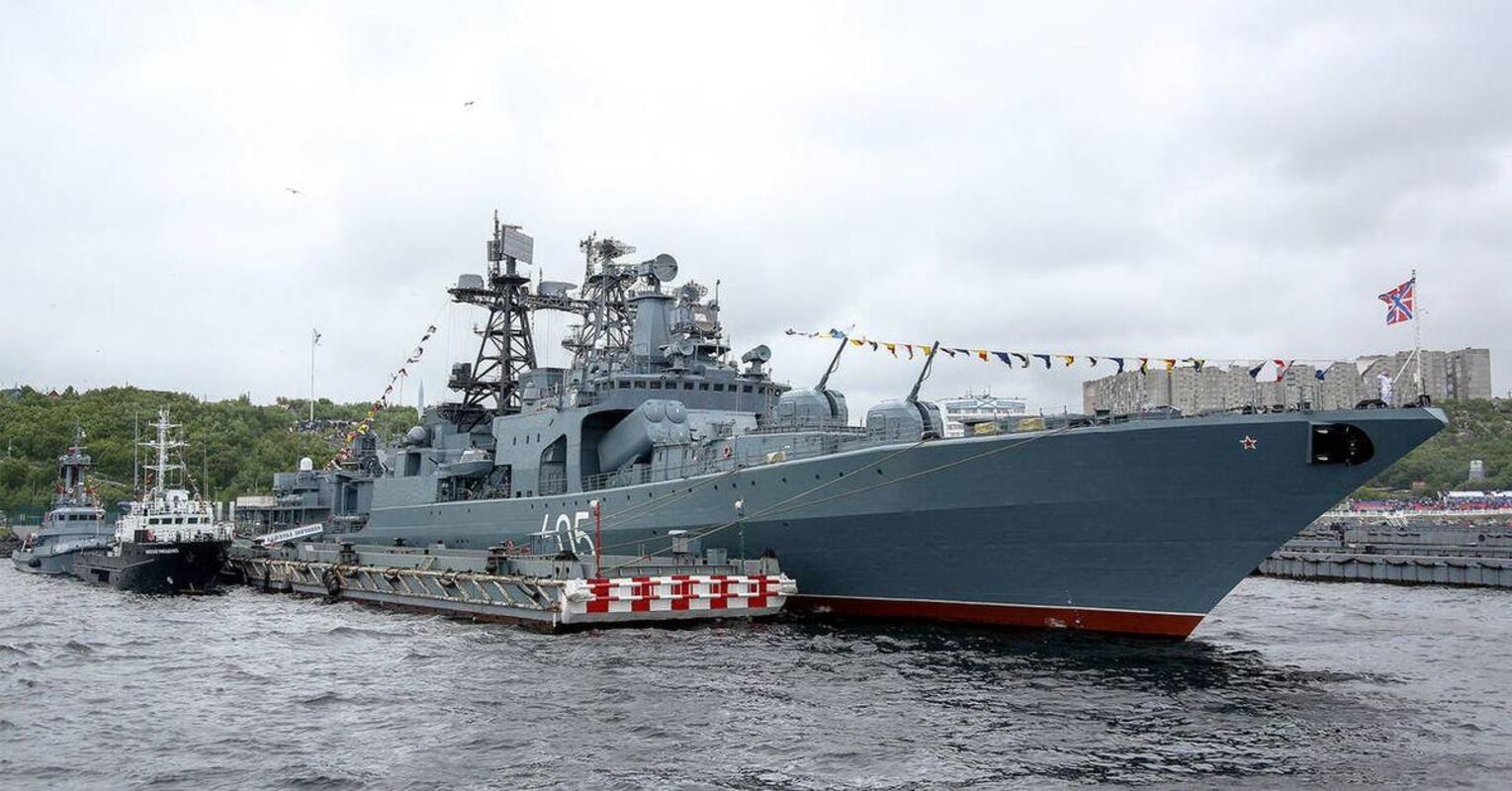 ​В Баренцевом море горит российский корабль "Адмирал Левченко”: на борту могут быть несколько сотен экипажа