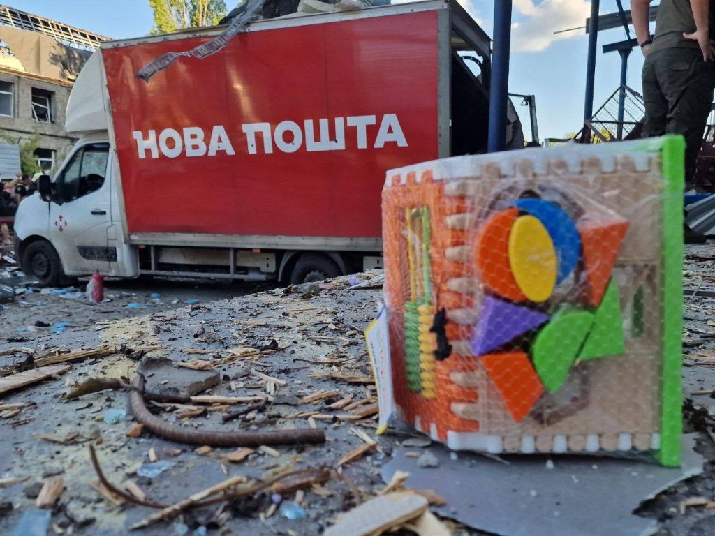 Стало известно состояние пострадавших от удара ВС РФ авиабомбой по "Новой почте" в Харькове