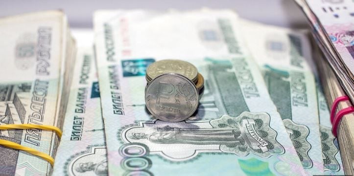 На фоне войны в РФ ускоряется инфляция: Центробанк вынужден принимать жестские меры – Bloomberg