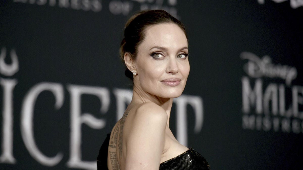 Визажистка раскрыла четыре секрета макияжа Анджелины Джоли