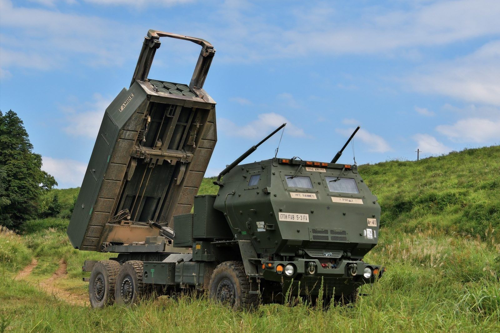 HIMARS снова накрыл группу ВС РФ в момент построения, Z-военкор в печали: "Третий год "СВО""