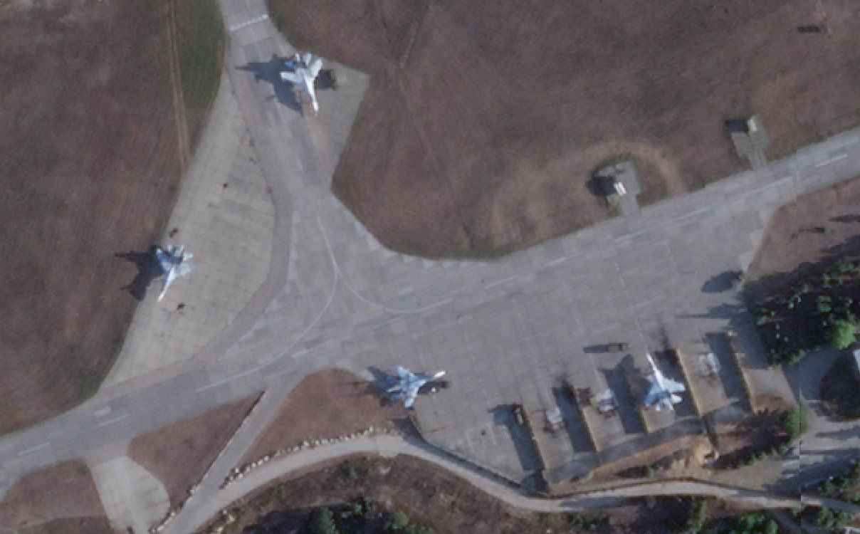 Знищено два "МіГи" й одну установку "С-400" на аеродромі Бельбек: ЗМІ озвучили повний звіт
