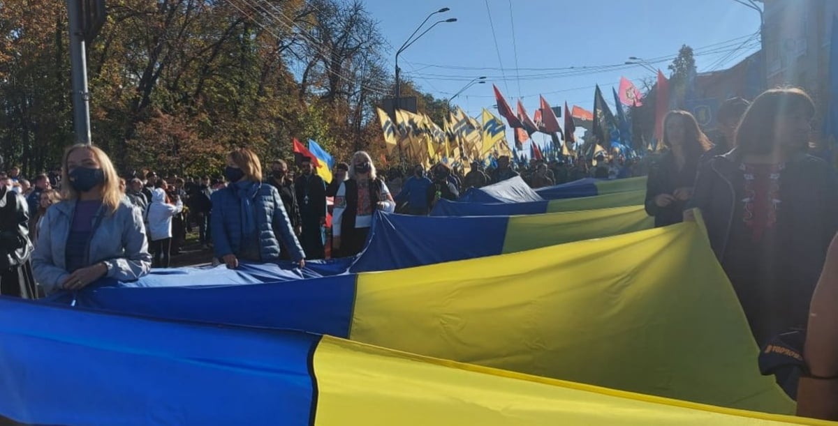 Марш "Бой колаборантам!" в Киеве: люди пришли под ОП, кадры мероприятия облетели Сеть