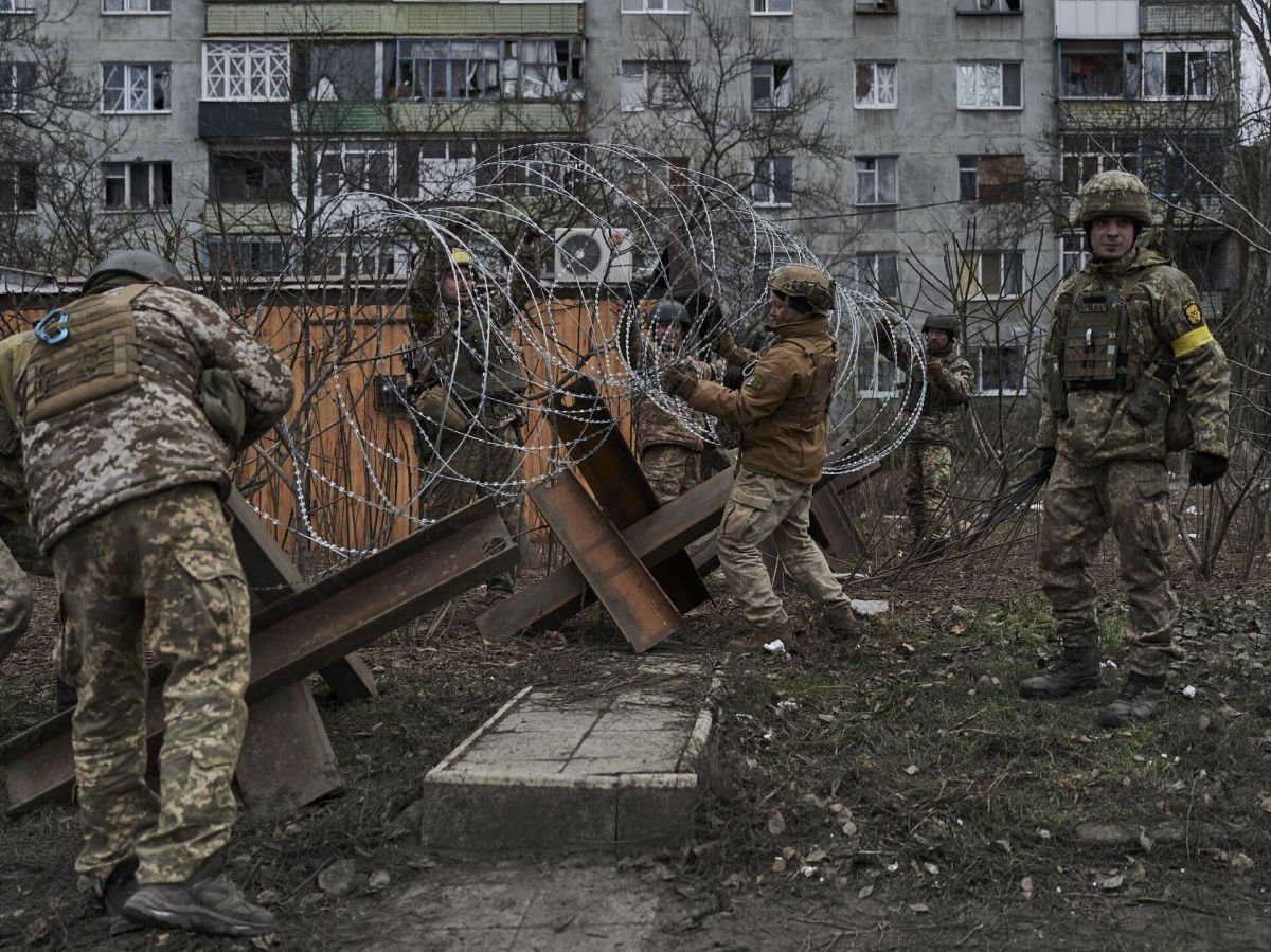 ​"Вокзал удержали, но ситуация непростая", – боец ВСУ поделился последними новостями из Бахмута