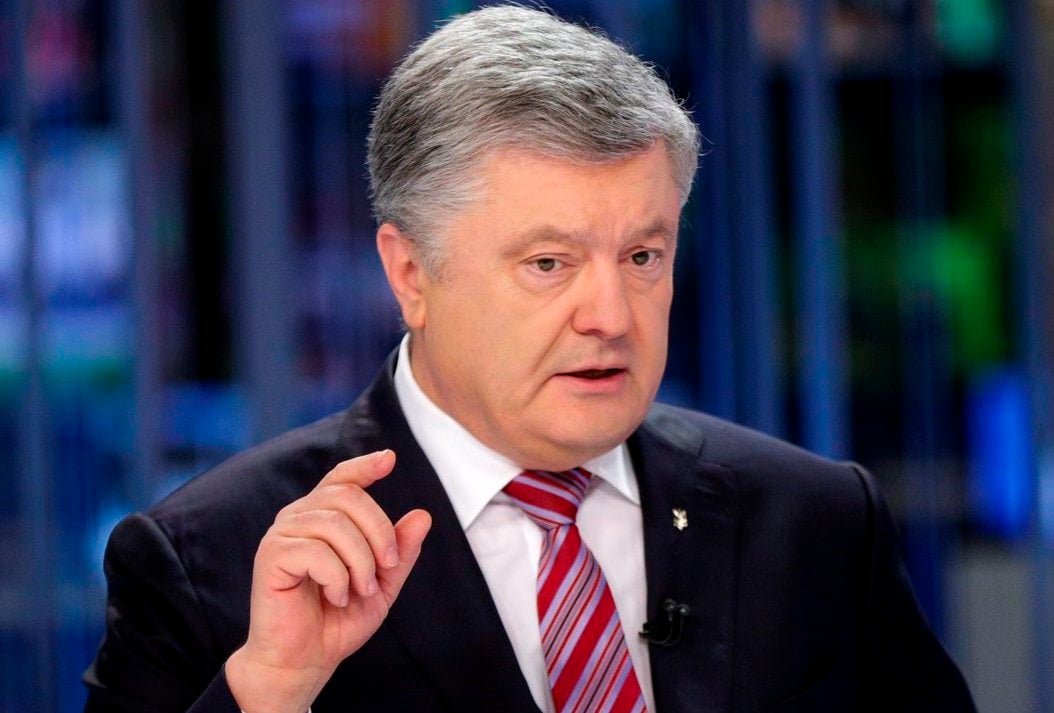 Порошенко обратился к народу Украины с важным призывом: "Сейчас вы решаете судьбу страны", - кадры