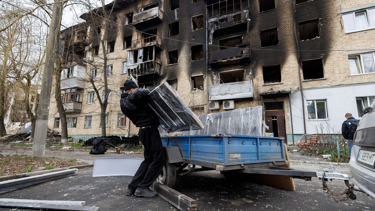 В Украине запущена программа по ремонту разрушенного жилья "Мастерская на колесах": кто может получить помощь