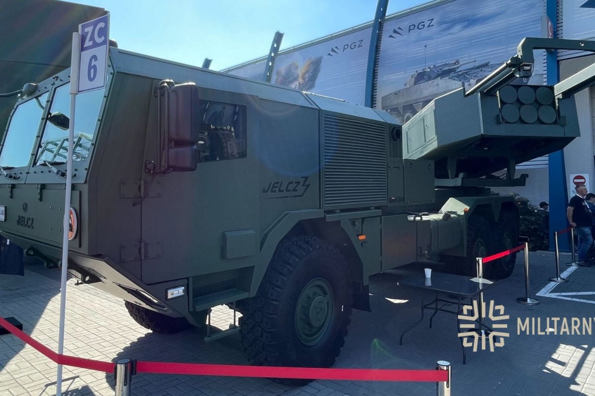 ​HIMARS "посадили" на шасси Jelcz: Польша показала эффектную новинку