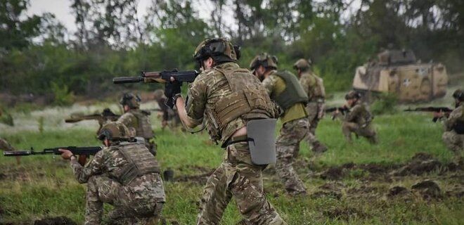 Важный железнодорожный узел для оккупантов: ВСУ преодолели минные поля и приблизились к Токмаку - СМИ