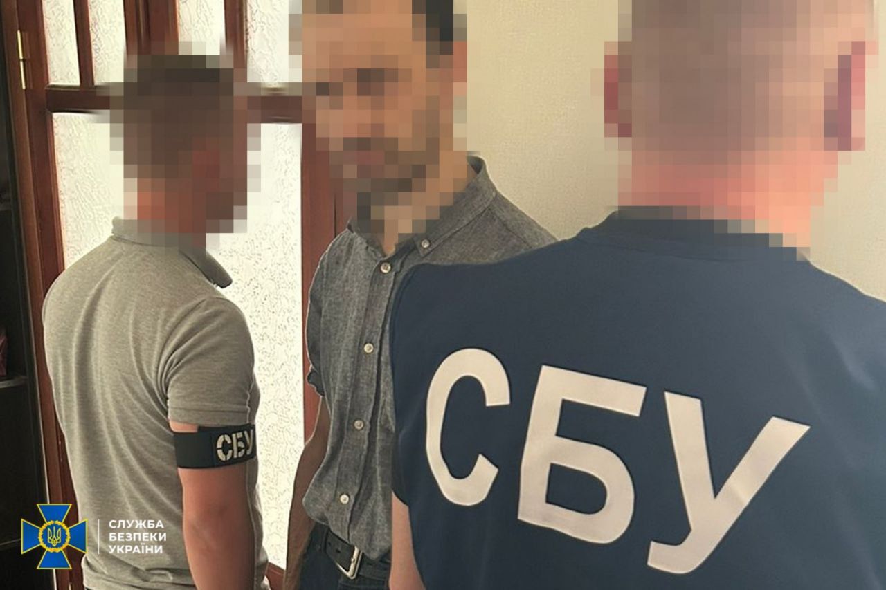 СБУ пресекла деятельность агентов ФСБ в Хмельницкой области: задержана чиновница и ее дети