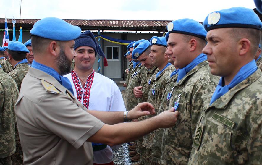 Украинские миротворцы получили в Либерии медали "За службу миру"