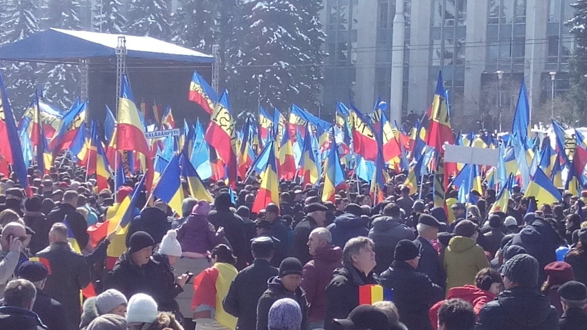 "Вон Додона": в Кишиневе тысячи человек вышли на митинг за объединение Молдовы с Румынией – подписан важный документ. Кадры