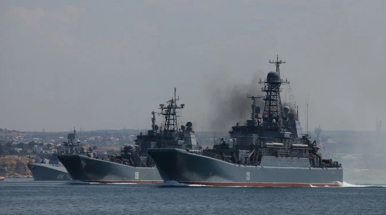 "Куда они идут?" - Россия внезапно вывела большую группу кораблей в Черное море 