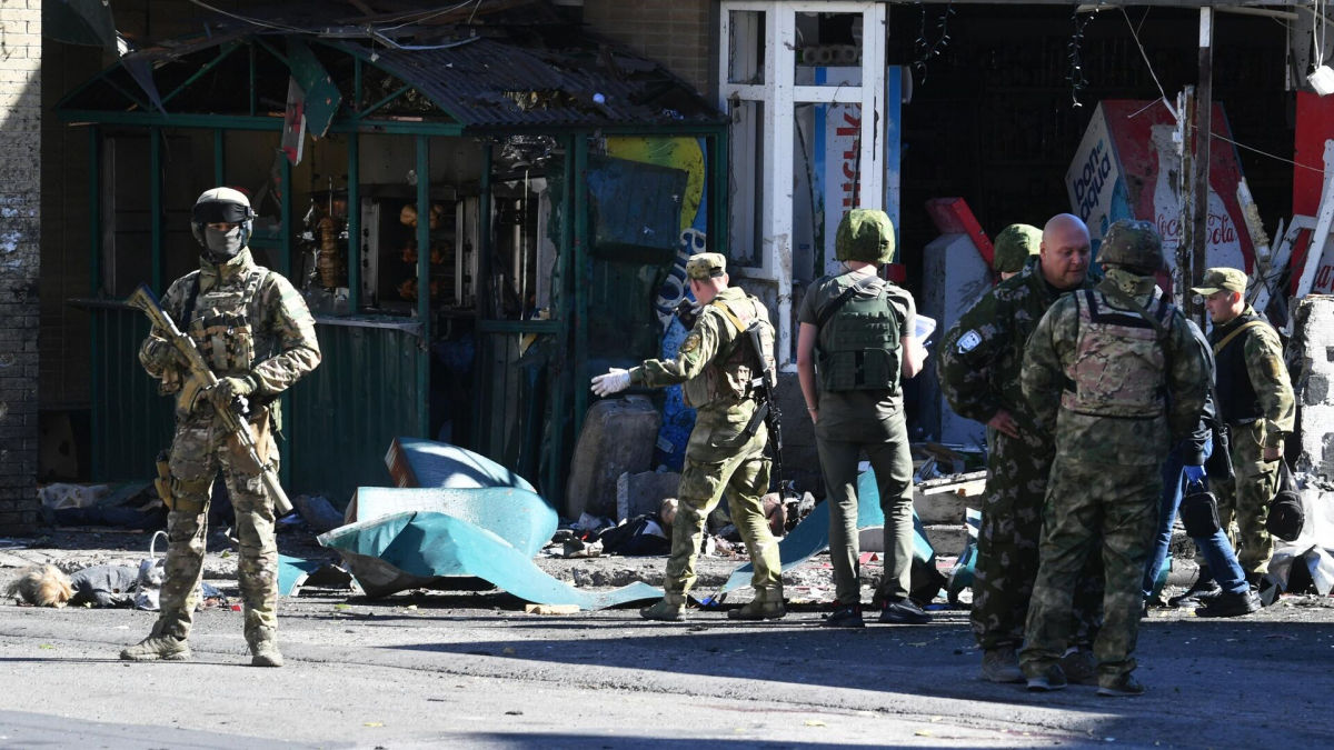 В Донецке боевики собрались, чтобы отметить десятилетие ОРДО, им не повезло: обнародовано видео прилета по оккупантам